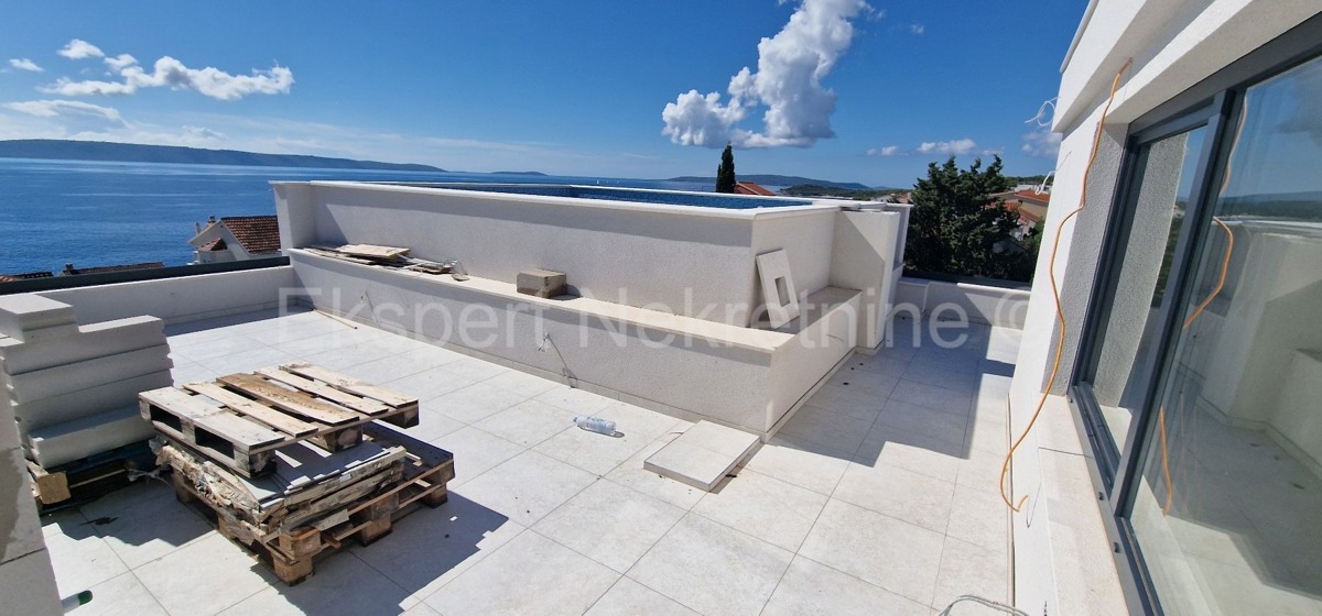 Ciovo, Okrug G, penthouse 85m2 + 40m2 roof terrace + 25m2 swimming pool on the terrace