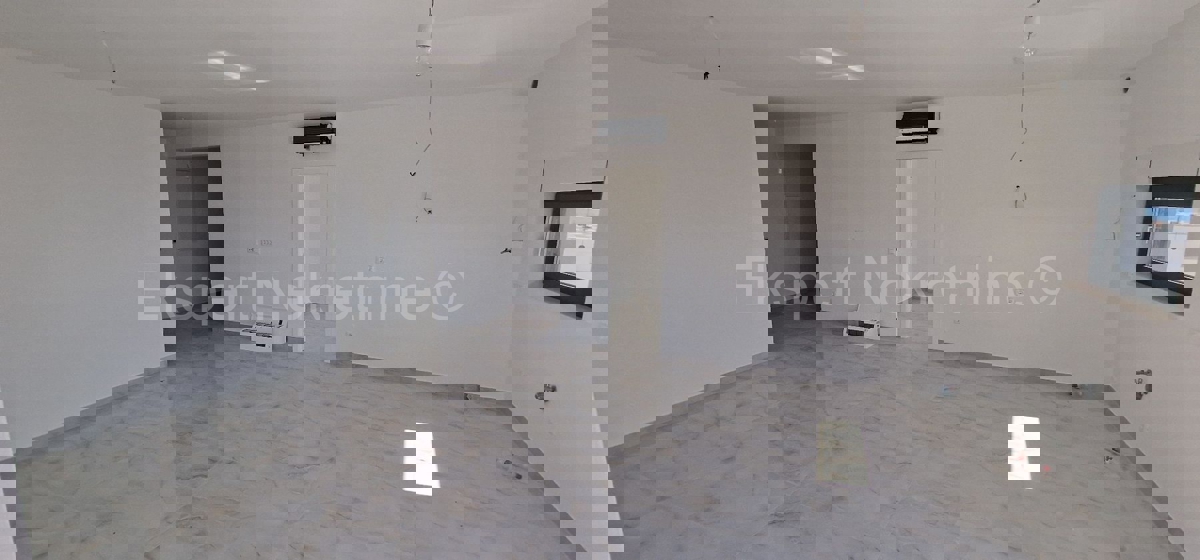 Ciovo, Okrug G, penthouse 85m2 + 40m2 roof terrace + 25m2 swimming pool on the terrace