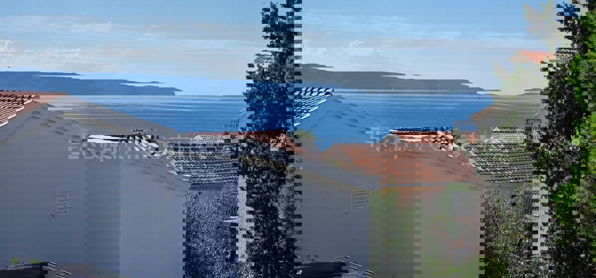 Ciovo, Okrug G, penthouse 85m2 + 40m2 roof terrace + 25m2 swimming pool on the terrace