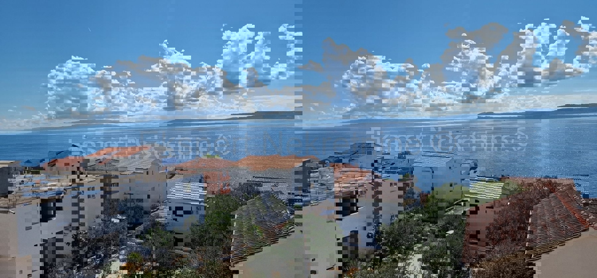 Ciovo, Okrug G, penthouse 85m2 + 40m2 roof terrace + 25m2 swimming pool on the terrace