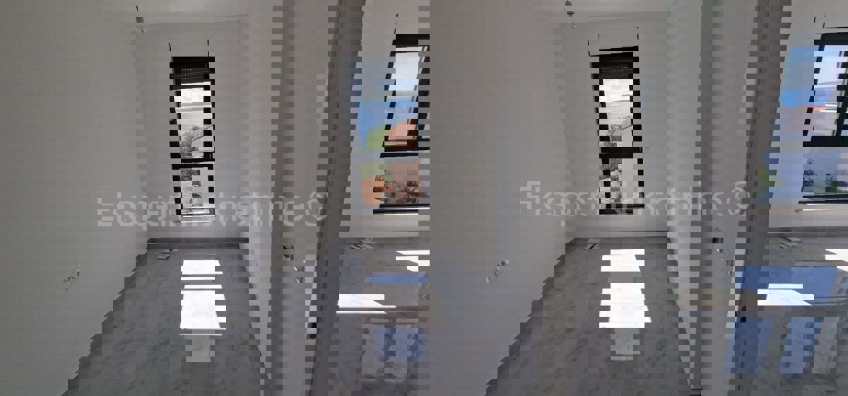 Ciovo, Okrug G, penthouse 85m2 + 40m2 roof terrace + 25m2 swimming pool on the terrace