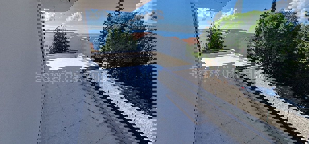 Ciovo, Okrug G, penthouse 85m2 + 40m2 roof terrace + 25m2 swimming pool on the terrace