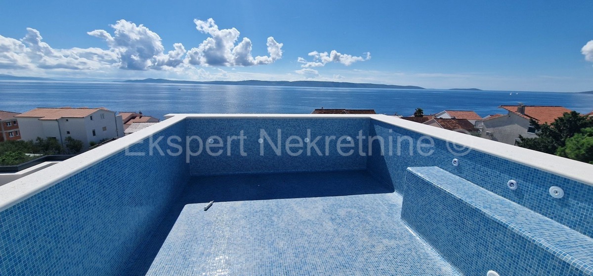 Ciovo, Okrug G, penthouse 85m2 + 40m2 roof terrace + 25m2 swimming pool on the terrace