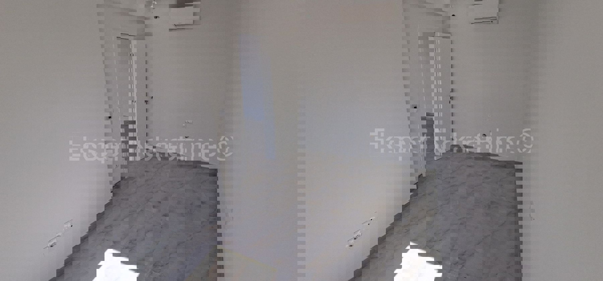 Ciovo, Okrug G, penthouse 85m2 + 40m2 roof terrace + 25m2 swimming pool on the terrace