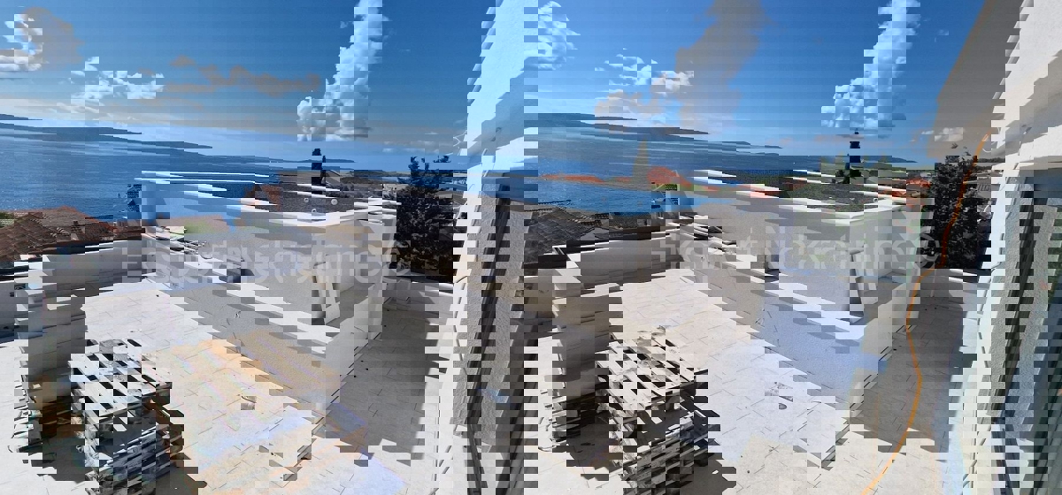 Ciovo, Okrug G, penthouse 85m2 + 40m2 roof terrace + 25m2 swimming pool on the terrace