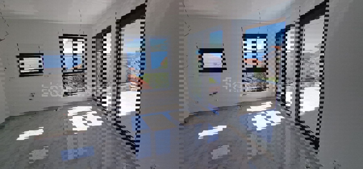 Ciovo, Okrug G, penthouse 85m2 + 40m2 roof terrace + 25m2 swimming pool on the terrace