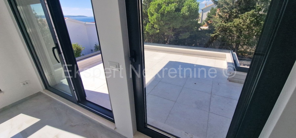Ciovo, Okrug G, penthouse 85m2 + 40m2 roof terrace + 25m2 swimming pool on the terrace