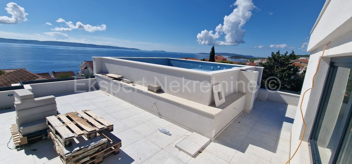 Ciovo, Okrug G, penthouse 85m2 + 40m2 roof terrace + 25m2 swimming pool on the terrace