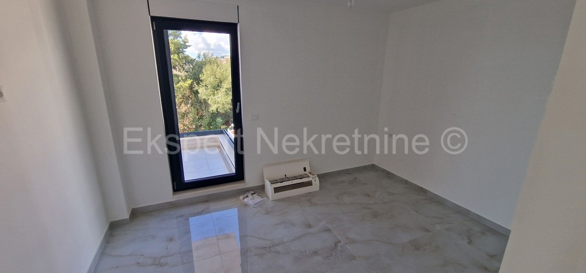 Ciovo, Okrug G, penthouse 85m2 + 40m2 roof terrace + 25m2 swimming pool on the terrace