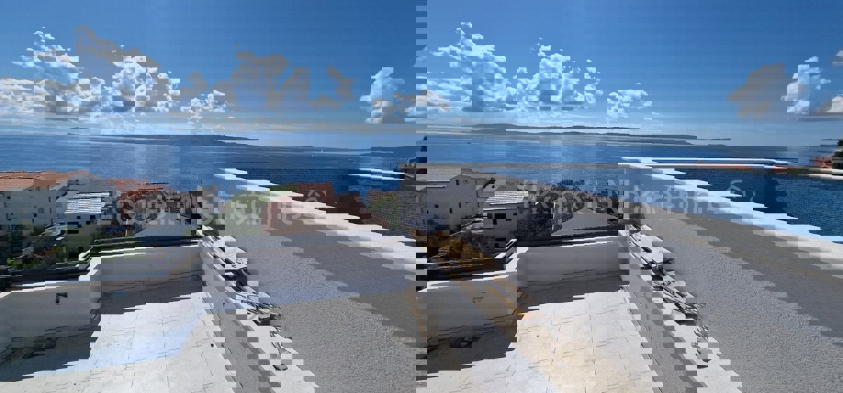 Ciovo, Okrug G, penthouse 85m2 + 40m2 roof terrace + 25m2 swimming pool on the terrace