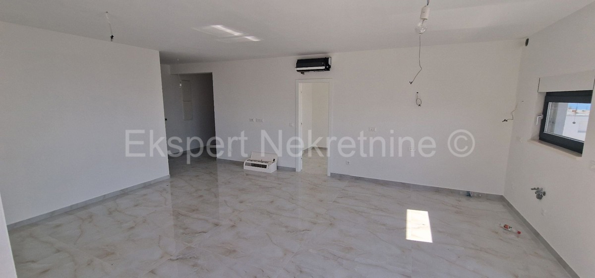 Ciovo, Okrug G, penthouse 85m2 + 40m2 roof terrace + 25m2 swimming pool on the terrace