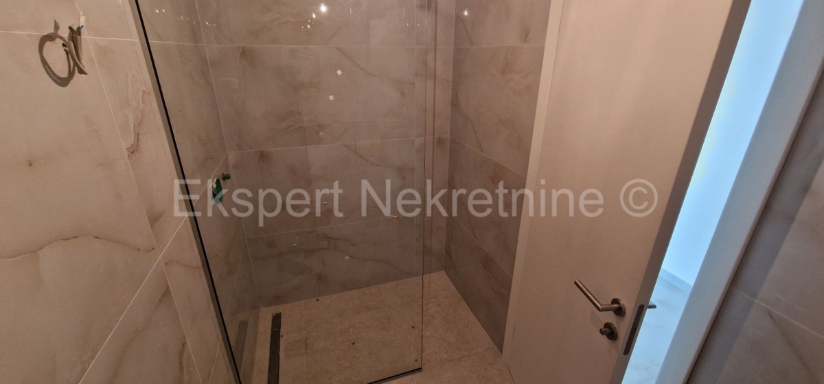 Ciovo, Okrug G, penthouse 85m2 + 40m2 roof terrace + 25m2 swimming pool on the terrace