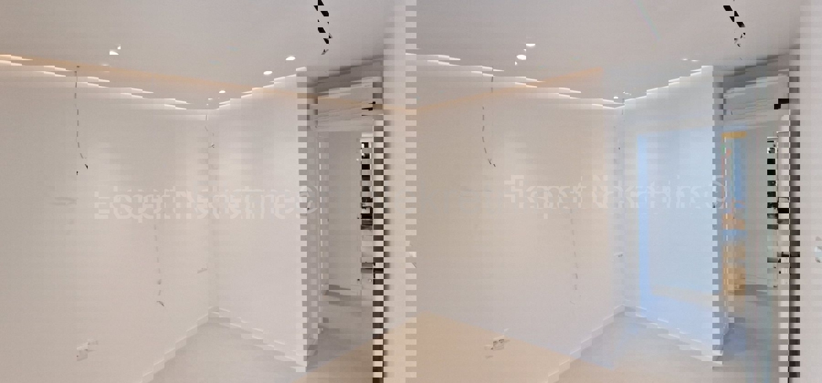 Trogir, luxury penthouse 160 m2, 2 garages, new building, sea view