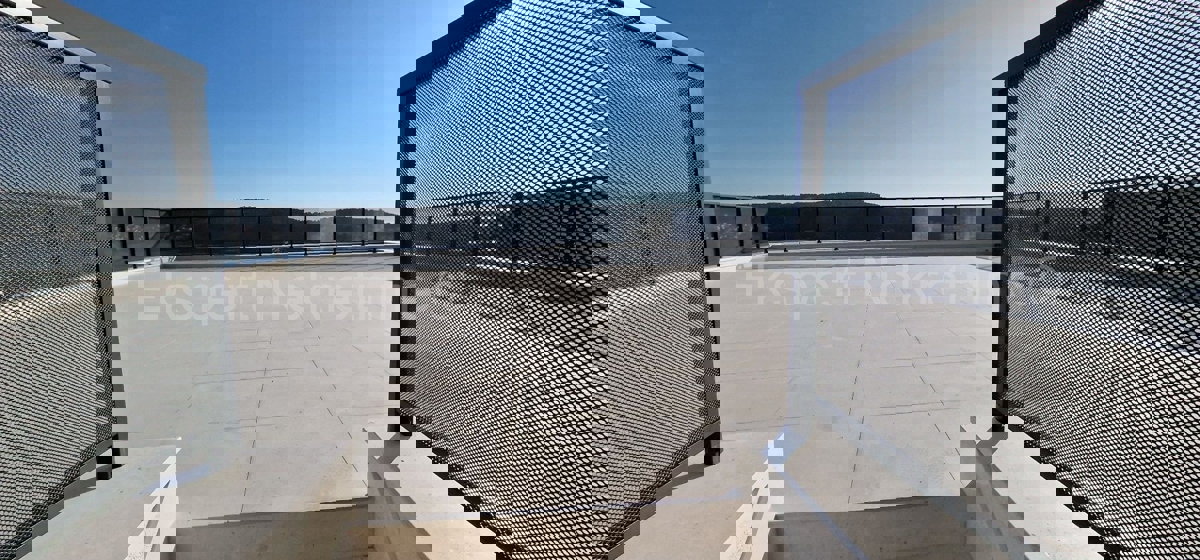 Trogir, luxury penthouse 160 m2, 2 garages, new building, sea view