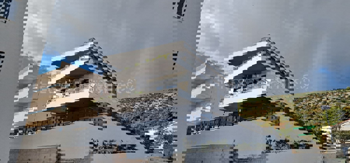 Trogir, luxury penthouse 160 m2, 2 garages, new building, sea view