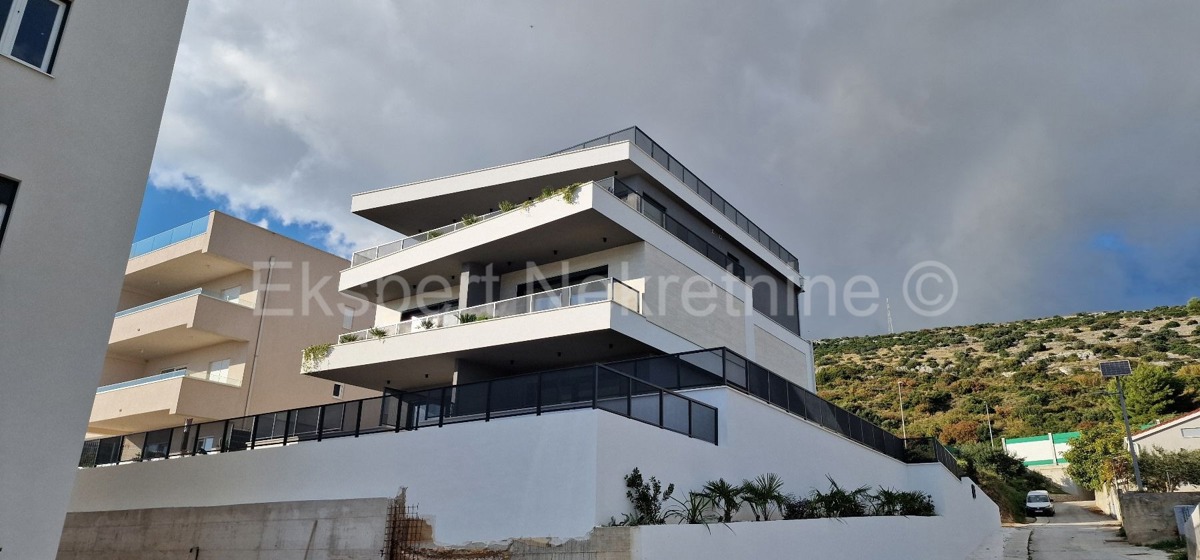 Trogir, luxury penthouse 160 m2, 2 garages, new building, sea view