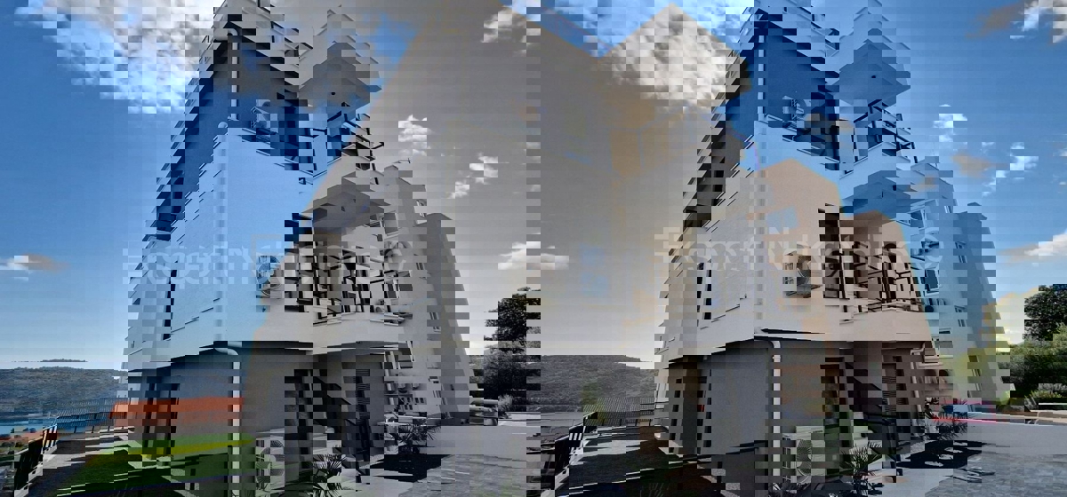 Trogir, luxury penthouse 160 m2, 2 garages, new building, sea view