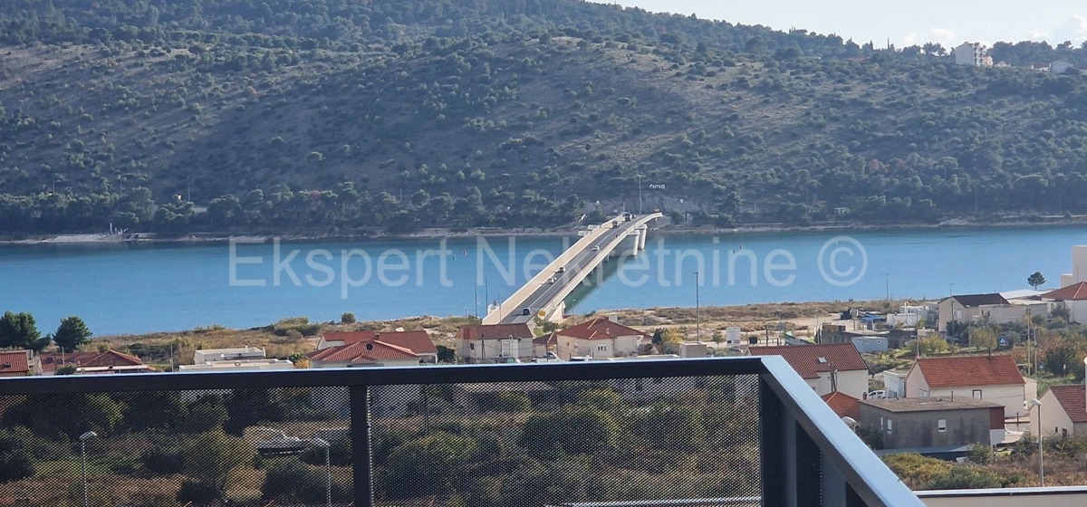 Trogir, luxury penthouse 160 m2, 2 garages, new building, sea view
