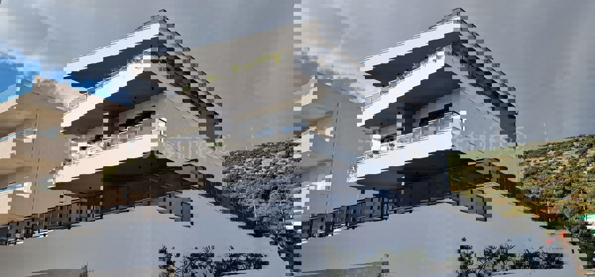 Trogir, luxury penthouse 160 m2, 2 garages, new building, sea view