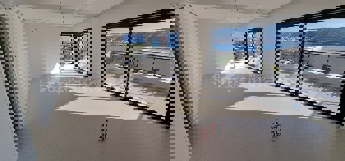 Trogir, luxury penthouse 160 m2, 2 garages, new building, sea view