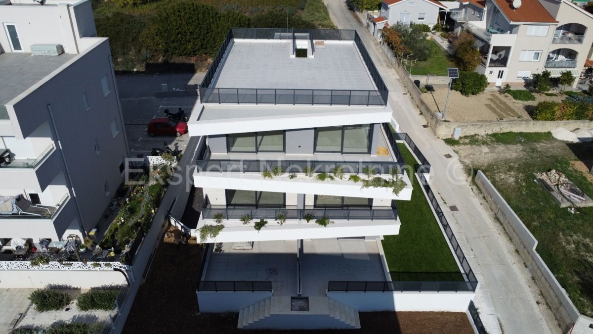 Trogir, luxury penthouse 160 m2, 2 garages, new building, sea view