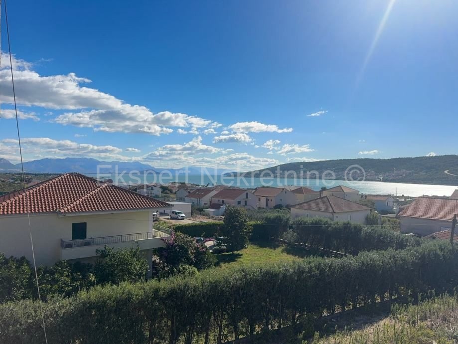 Trogir, 2-bedroom apartment 65 m2, new building, sea view