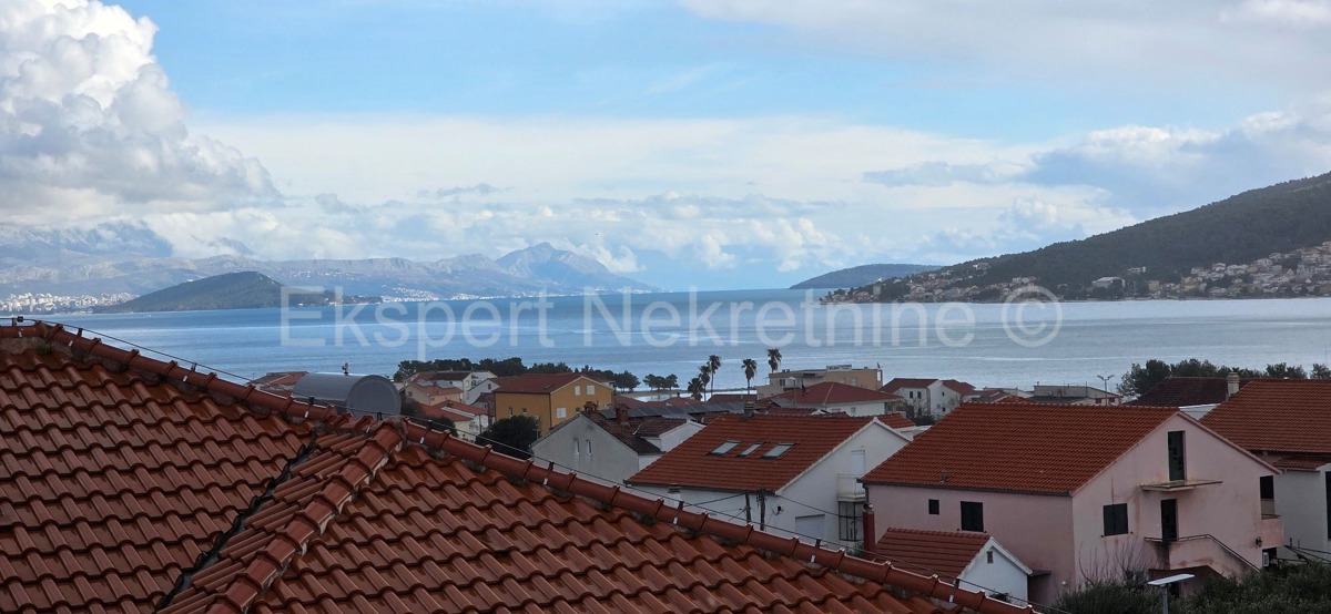 Trogir, 2-bedroom apartment 65 m2, new building, sea view