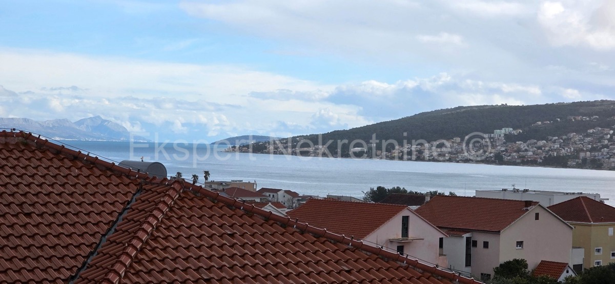 Trogir, 2-bedroom apartment 65 m2, new building, sea view