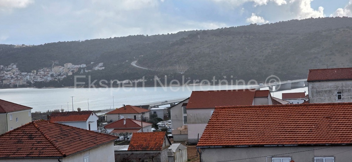 Trogir, 2-bedroom apartment 65 m2, new building, sea view