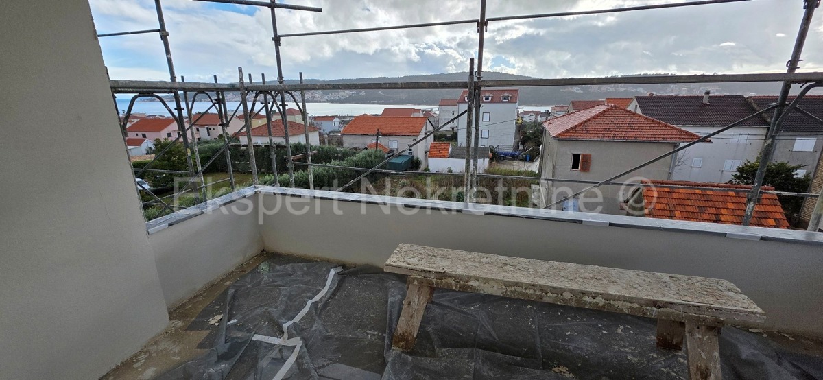 Trogir, 2-bedroom apartment 65 m2, new building, sea view