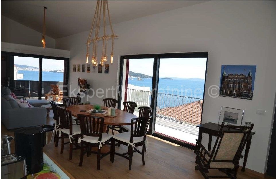 Seget Vranjica, penthouse 95 m2 only 60m from the sea and beach, open view