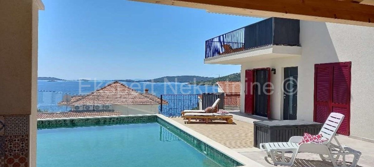 Seget Vranjica, penthouse 95 m2 only 60m from the sea and beach, open view