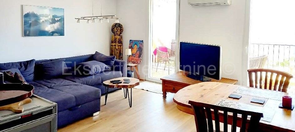 Seget Vranjica, penthouse 95 m2 only 60m from the sea and beach, open view