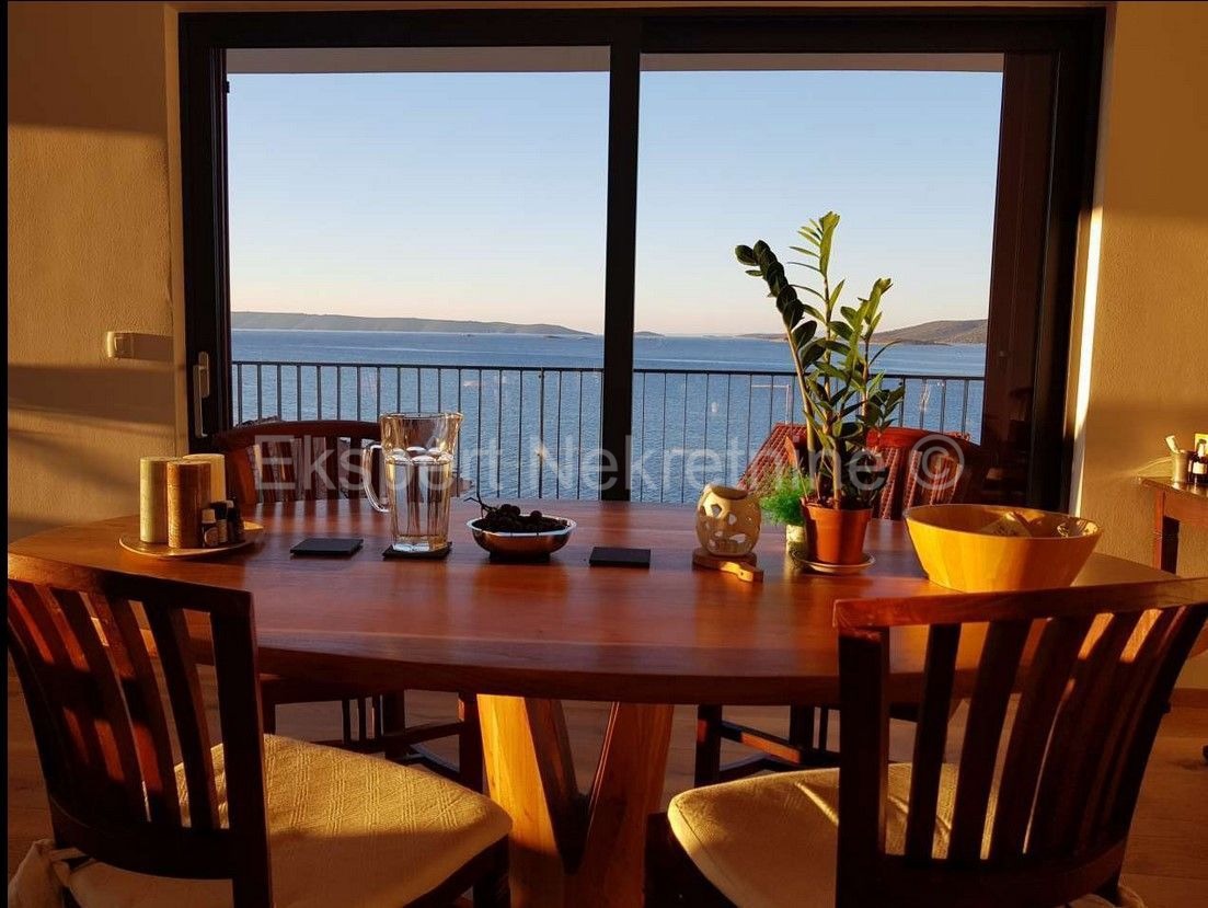 Seget Vranjica, penthouse 95 m2 only 60m from the sea and beach, open view