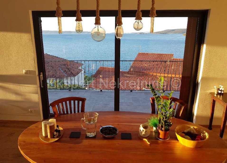 Seget Vranjica, penthouse 95 m2 only 60m from the sea and beach, open view