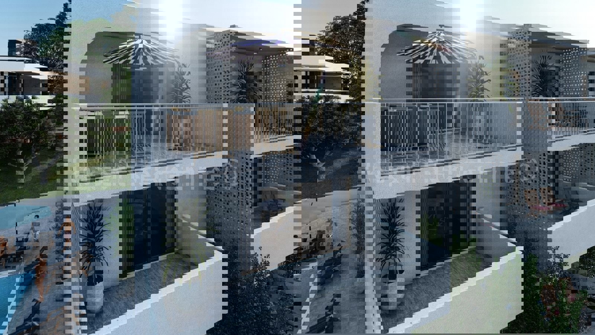 Ciovo, Slatine, 2-bedroom apartment 61 m2, 2nd floor, only 70 m from the sea, swimming pool