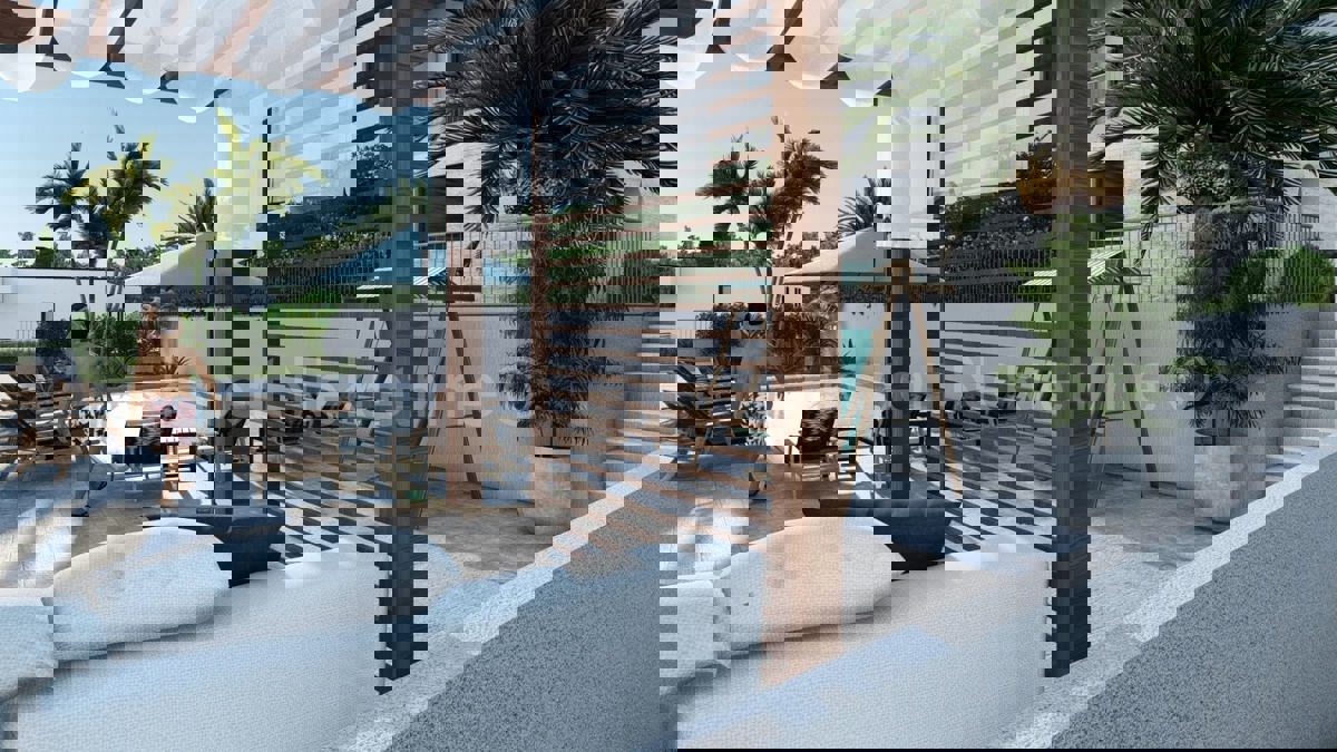 Ciovo, Slatine, 2-bedroom apartment 61 m2, 2nd floor, only 70 m from the sea, swimming pool