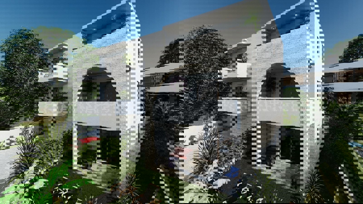 Ciovo, Slatine, 2-bedroom apartment 61 m2, 2nd floor, only 70 m from the sea, swimming pool