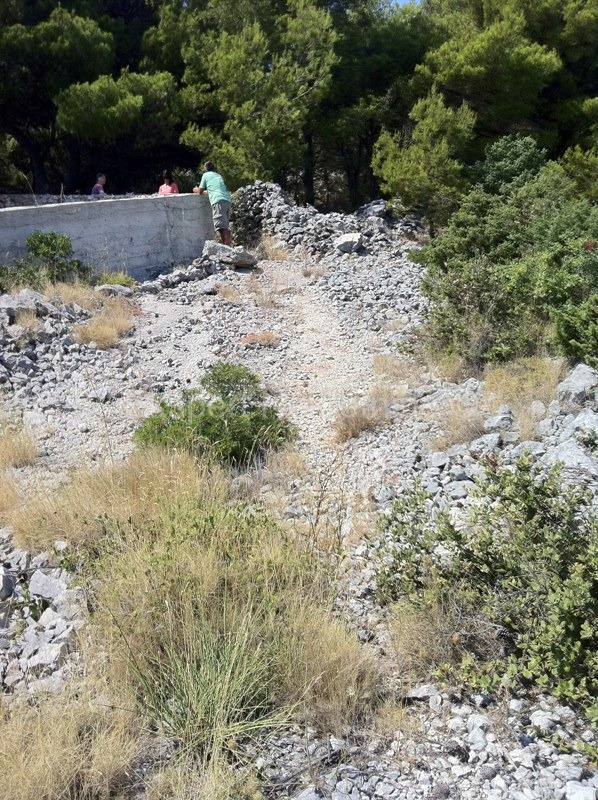 Rogoznica, terreno edificabile di 1700 m2 in una posizione eccellente