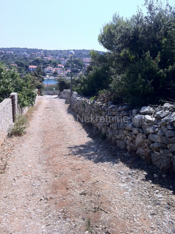 Rogoznica, terreno edificabile di 1700 m2 in una posizione eccellente