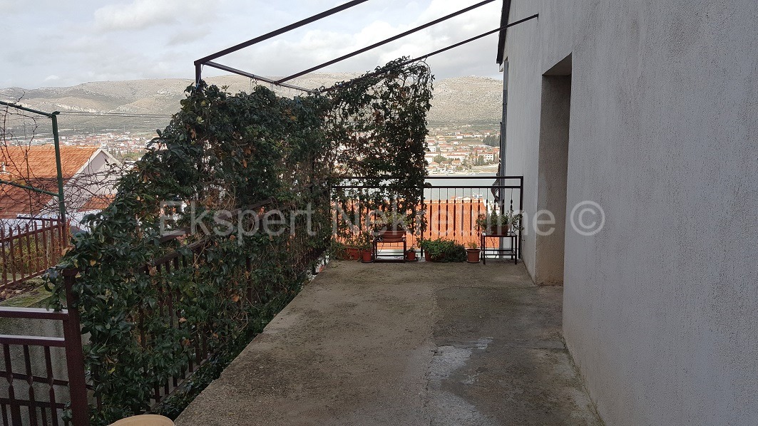 Trogir, Bilin Dolac, casa bifamiliare 242 m2 su due piani, vista
