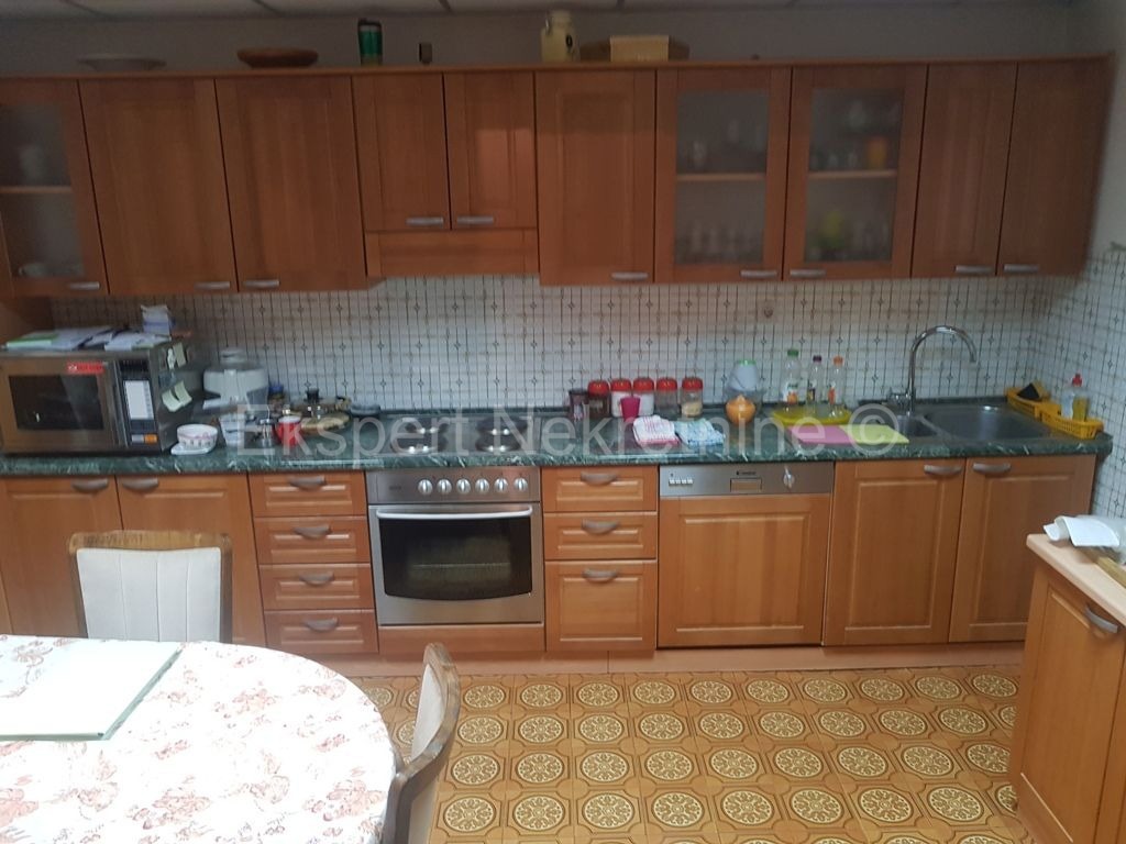 Trogir, Plano, due case con 3 garage, su 2100 m2 di terreno