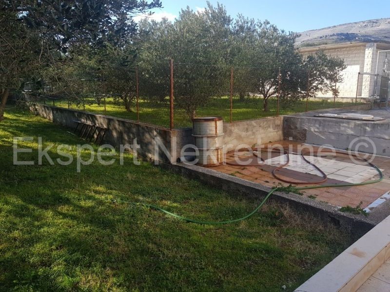 Trogir, Plano, due case con 3 garage, su 2100 m2 di terreno