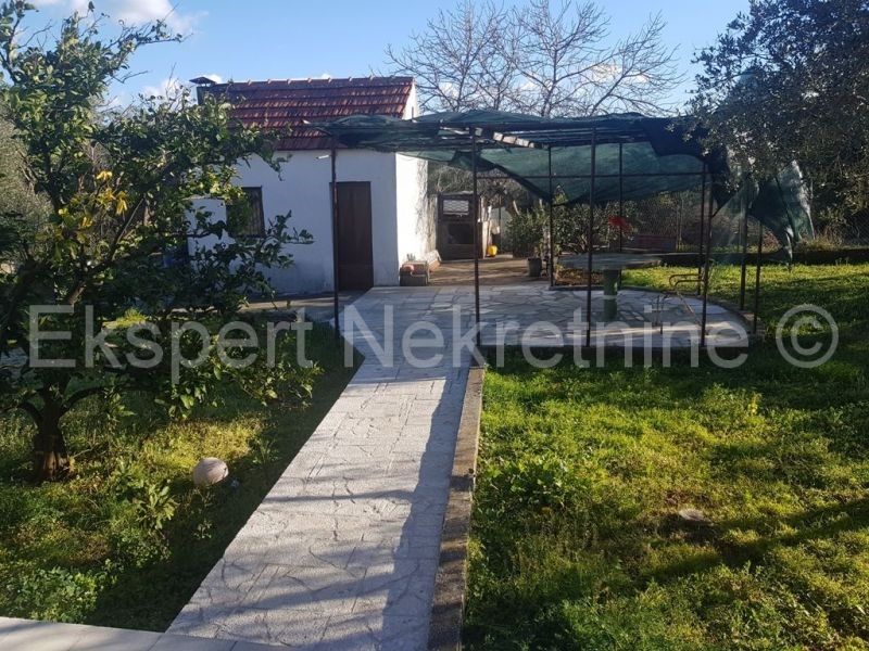 Trogir, Plano, due case con 3 garage, su 2100 m2 di terreno