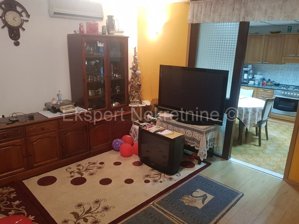 Trogir, Plano, due case con 3 garage, su 2100 m2 di terreno