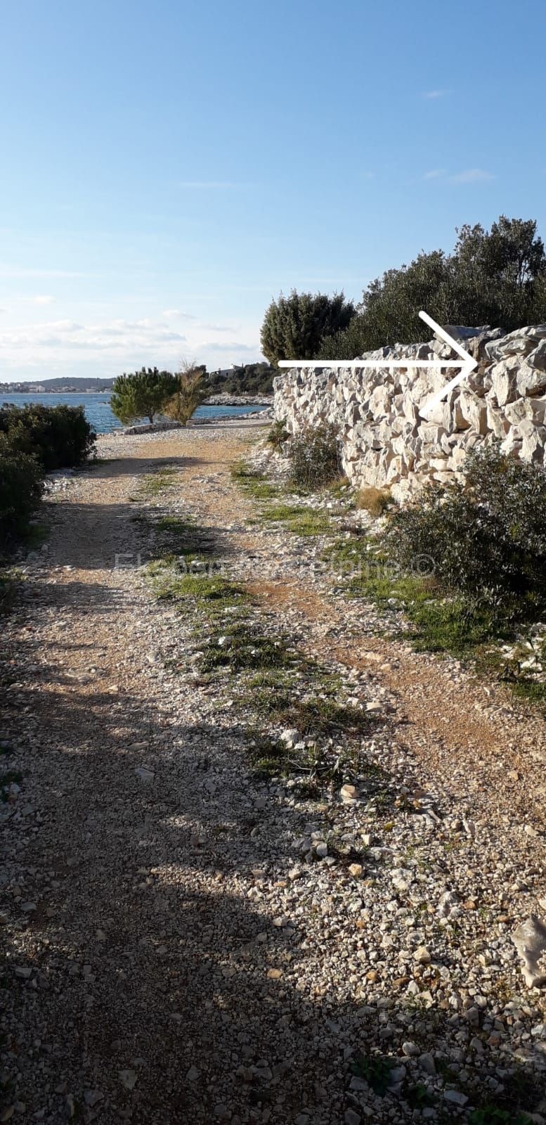 Vinišće, uvala stariTrogir, agricoltura. terreno 837 m2, prima fila al mare
