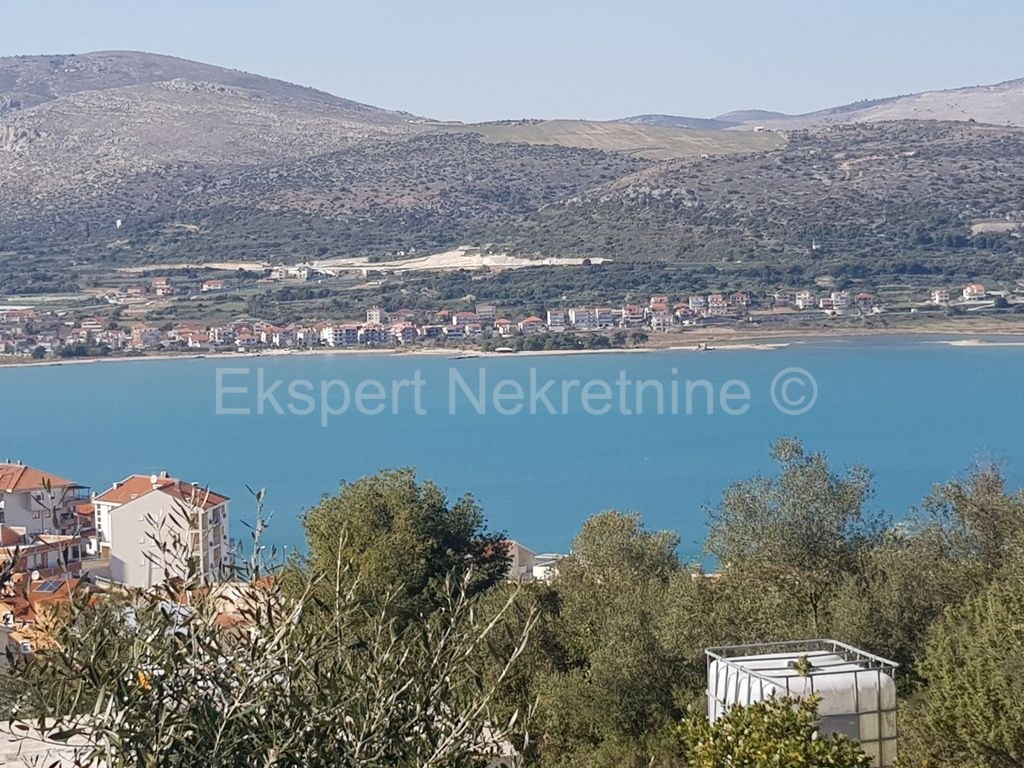 Trogir, Miševac, terreno edificabile 2836 m2, vista mare
