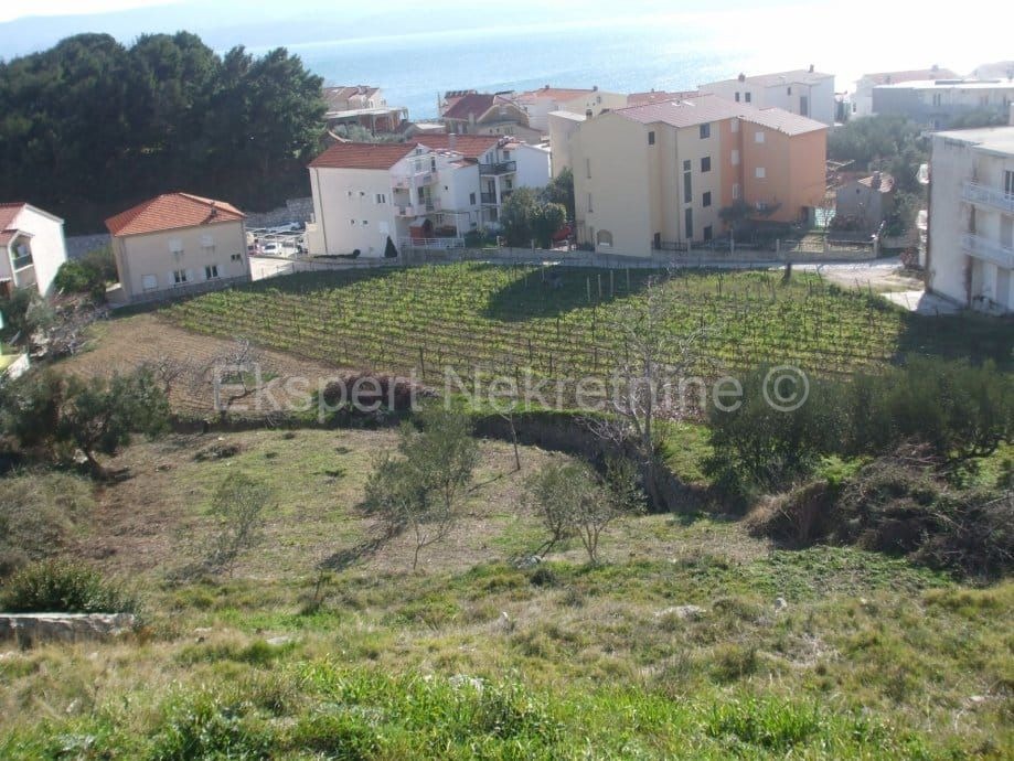 Duće - 1870m2, zona commerciale-residenziale