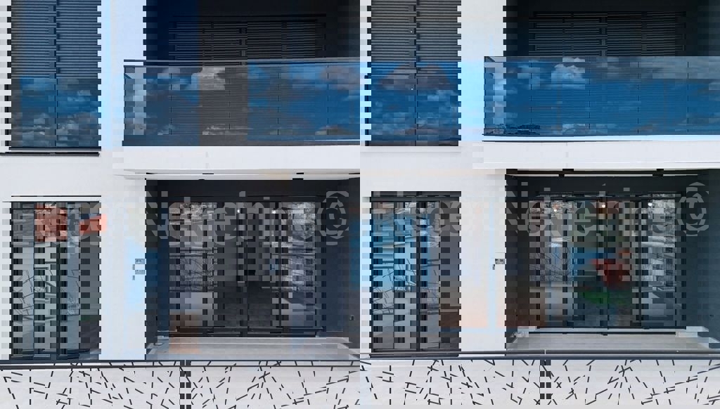 Marina, luxurious. 3-bedroom apartment 135.53 m2 +88 m2 garden, newly built rooftop pool