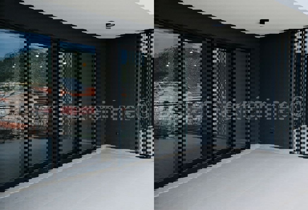 Marina, luxurious. 3-bedroom apartment 135.53 m2 +88 m2 garden, newly built rooftop pool